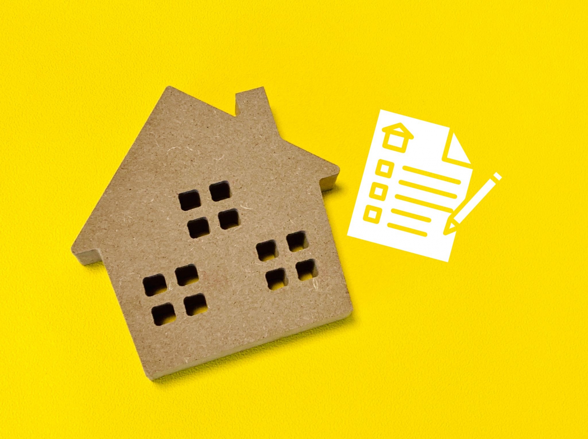 不動産売却の必要書類チェックリスト。木の家と書類のアイコンで手続きを表現