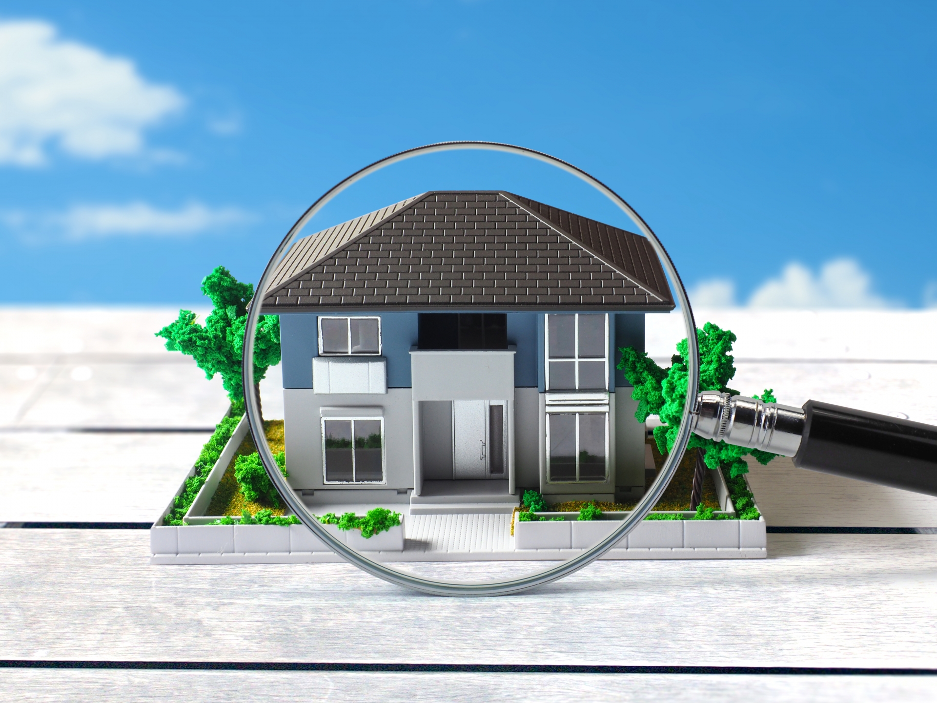 家を売る前に物件の資産価値を詳しく調べる査定とチェックのイメージ