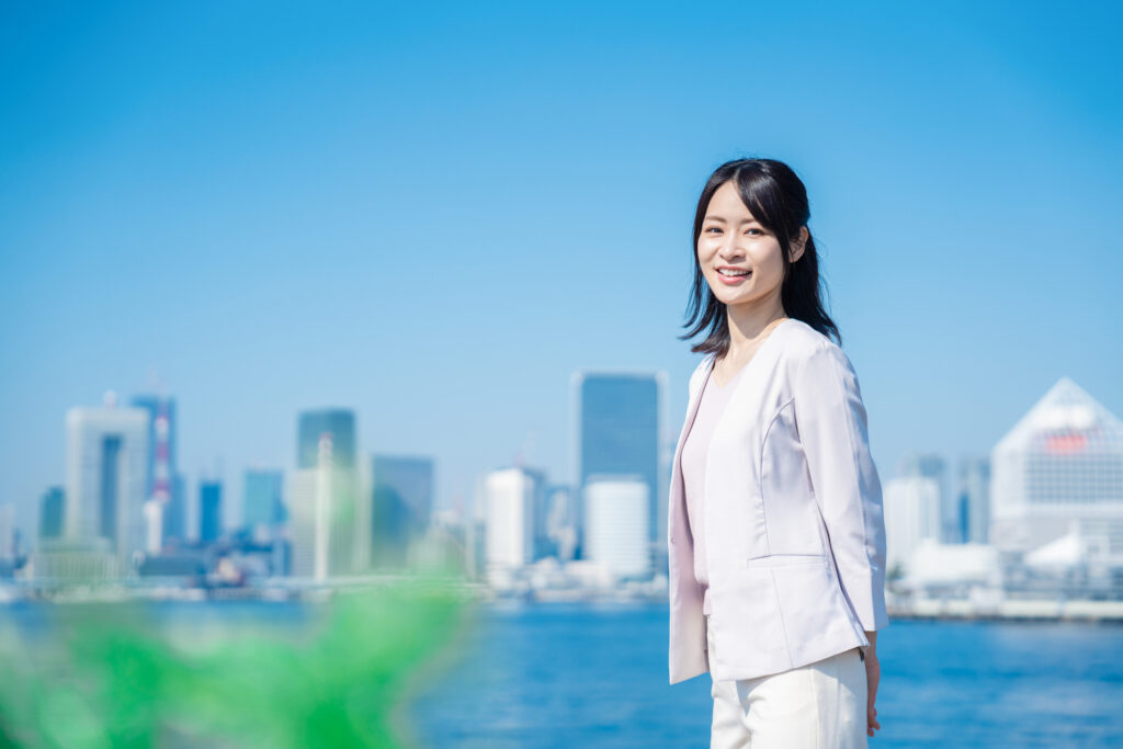 子どもの独立が老後の住み替えの最適なタイミングの一つであることを示すイメージ