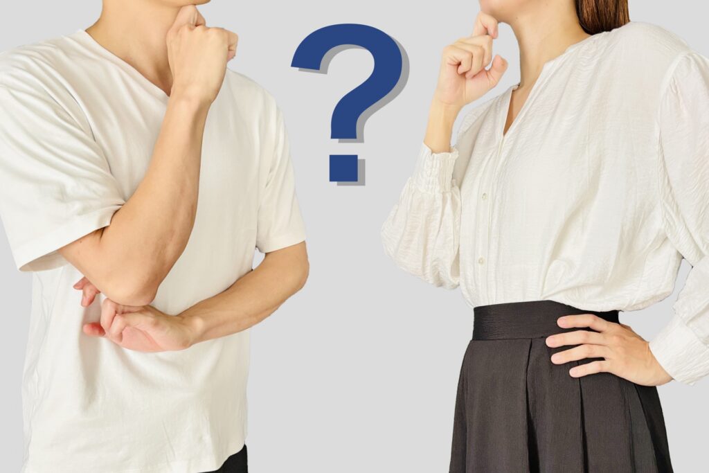 注文住宅の売却で、買主からの値引き交渉に応じるべきかどうか真剣に悩む男女