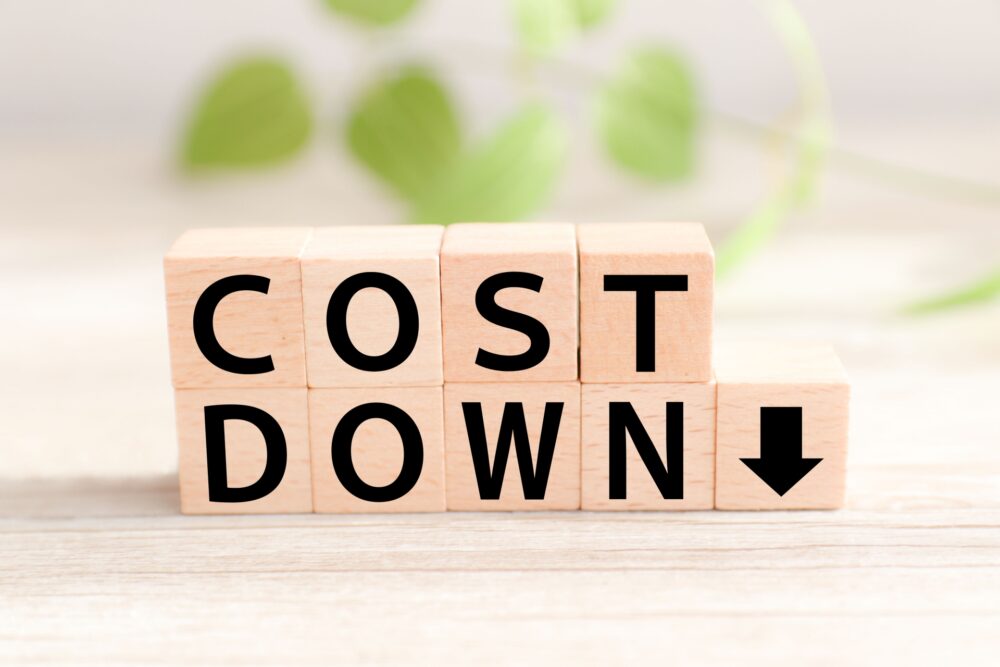 不動産売却で仲介手数料や税金などの費用を「COST DOWN（コストダウン）」させるためのイメージ。