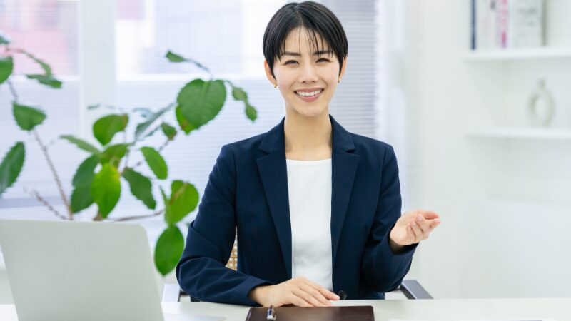 不動産トラブルの対処法や瑕疵責任の解説を依頼する、信頼できる不動産専門家・弁護士のイメージ