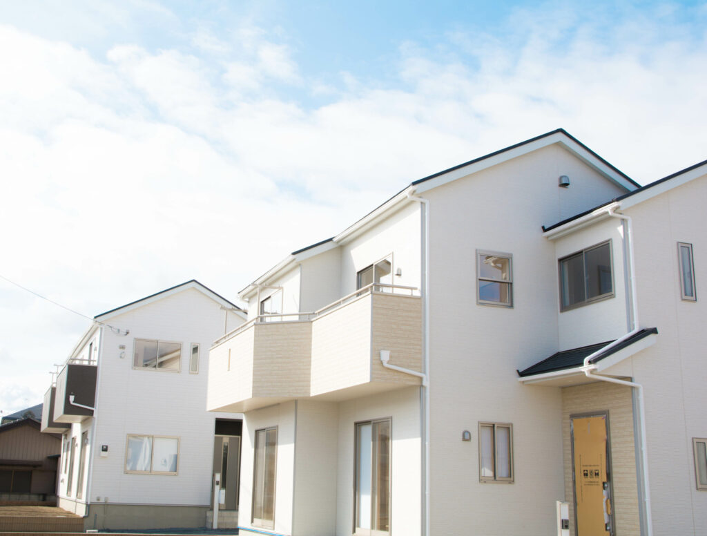 不動産買取を検討する際の査定対象となる、清潔感のある戸建てのイメージ