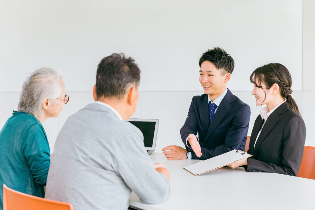 不動産買取でトラブルに巻き込まれた場合の相談先や専門家との面談のイメージ