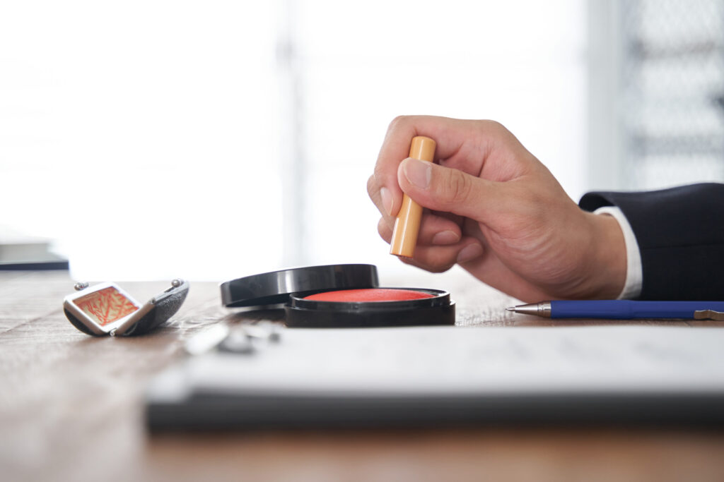 不動産買取の契約手続きで、冷静さを失わせる急かし行為といった悪質業者によるトラブル事例のイメージ